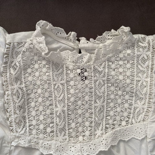 Blouse with lace like new, size L, white