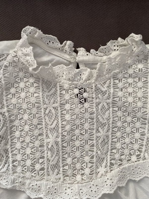 Blouse with lace like new, size L, white