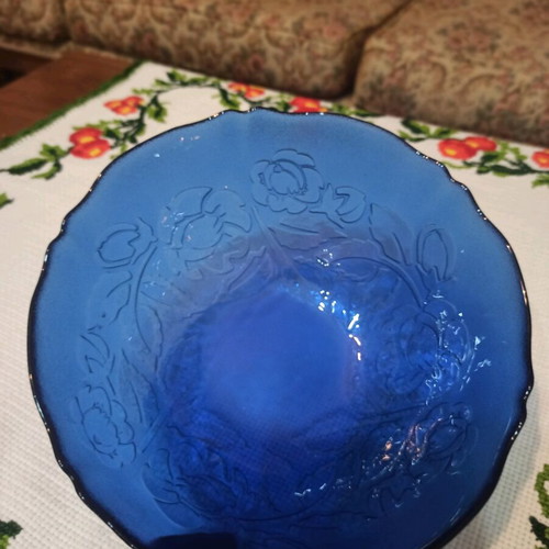 Blue glass salad bowl like new with embossed flowers