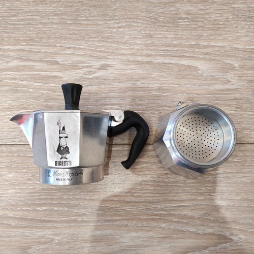 Bialetti Moka Express coffee maker 2 cups like new