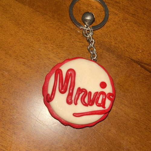 Keychain cookie with name Minas like new, red