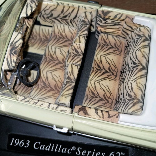 Scarface Cadillac Series 62 1963 with Jada figurine, like new