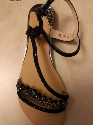 Women's sandals size 36 black like new
