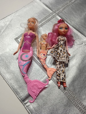 Dolls used, pack of 3 with 2 mermaids