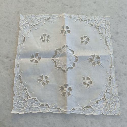 Handmade white cutwork table linen 31×33 cm used, decorative