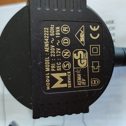 Wall spot light metal 12v with transformer 220V and switch, unused.