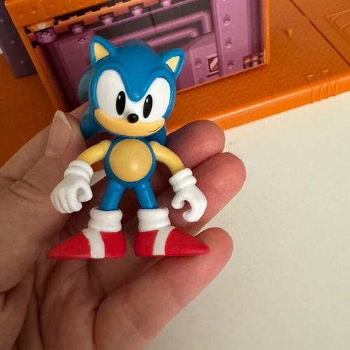 Sonic toy like new with original box