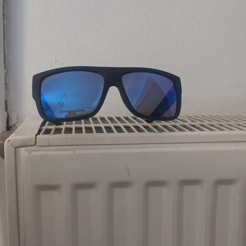 Sunglasses like new, black and blue lenses, no brand