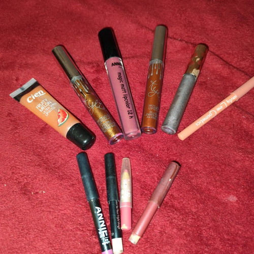 Makeup set used, 10 pieces