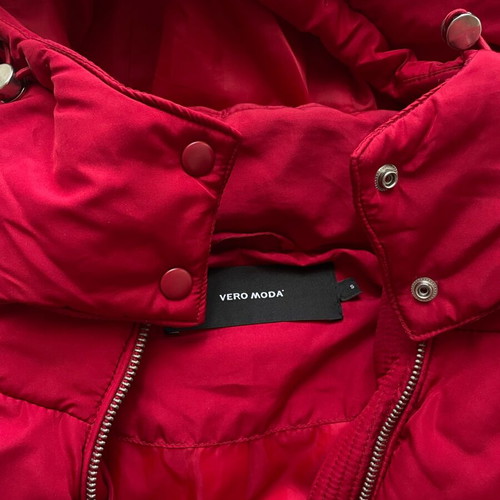 Vero Moda women's puffer jacket red like new, size Small