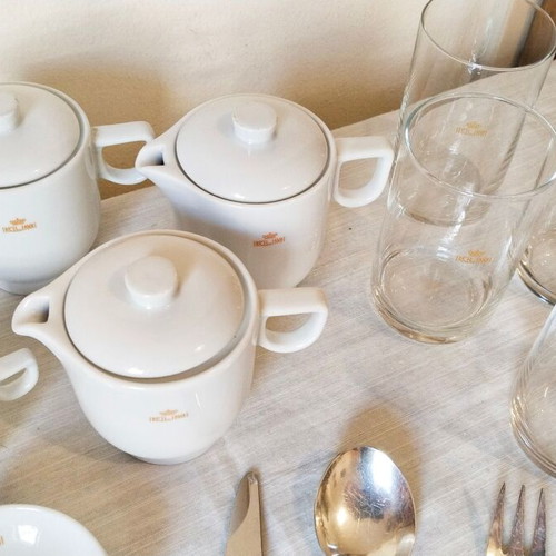 KLM collectible porcelain set 21 pieces like new