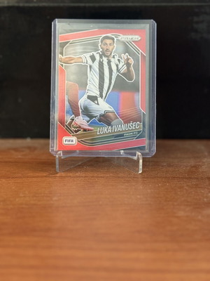 2025 Panini Prizm FIFA Ivanusec Red/149 PAOK card