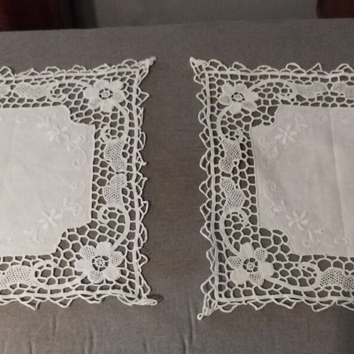 Tablecloth with guipure lace like new, set with runner and napkins