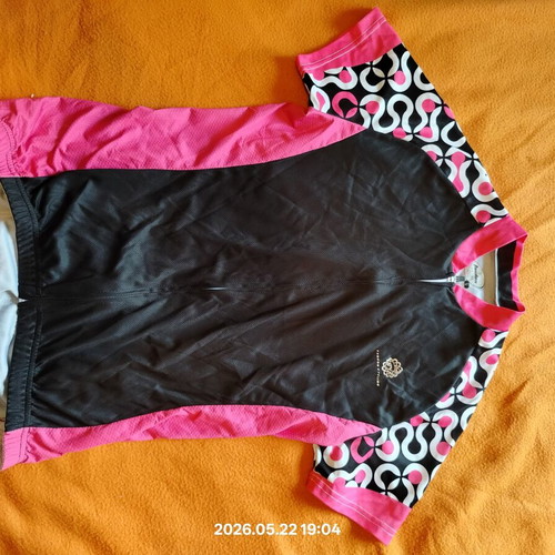 Women's cycling top medium used