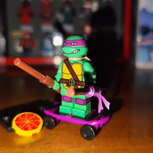 Donatello Teenage Mutant Ninja Turtles figure like new with accessories