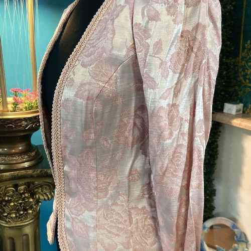 Original Vintage Salmon Pink Satin Floral Jacket like new, size S/M