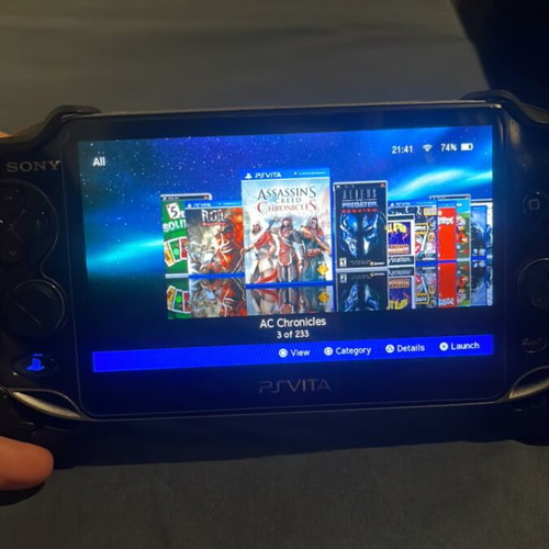 Ps Vita като нов с дръжка, калъф, джойстик, протектори и 256GB micro SD