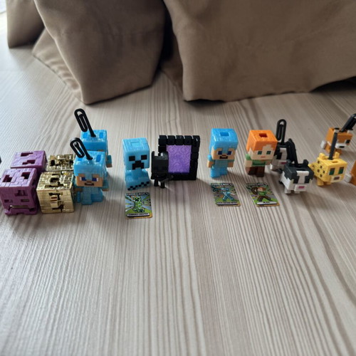 Minecraft Kinder Joy figures new with some cards