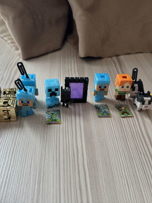 Minecraft Kinder Joy figures new with some cards