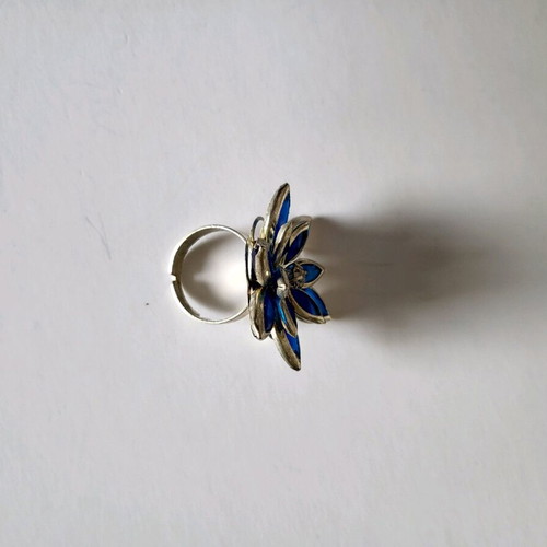 Blue ring flower, openable, like new, silver color