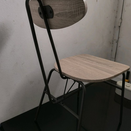Four chairs with nice design like new, black with wooden seat