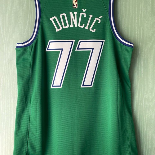 Doncic Dallas Mavericks Jersey like new, size Large