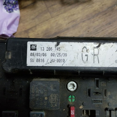 Opel fuse box for Astra H and Zafira, 13206745 GR, 5DK008668-32