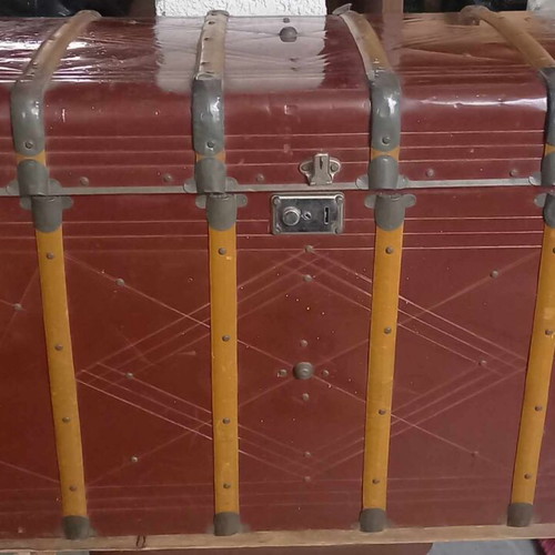 Vintage trunk used in good condition