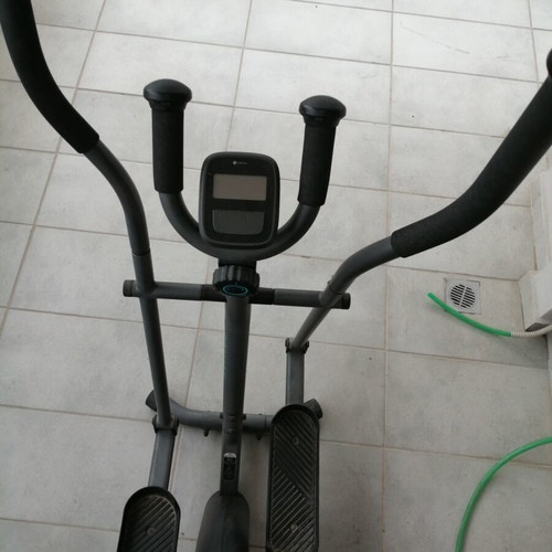 Elliptical machine Dekathlon 100 lightly used