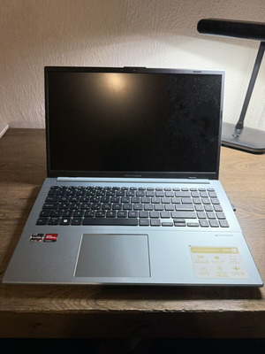 Asus Vivobook Go 15 E1504FA laptop, AMD Ryzen 3, 8GB RAM, 512GB SSD