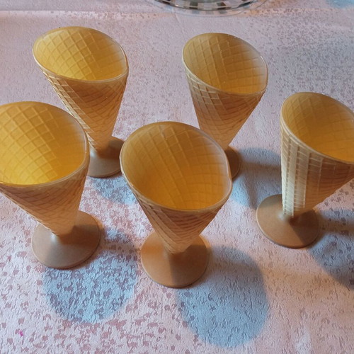 Glass ice cream bowls, cone-shaped, set of 5