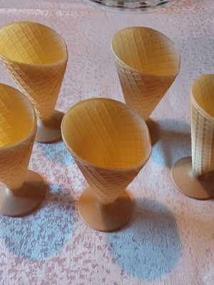 Glass ice cream bowls, cone-shaped, set of 5