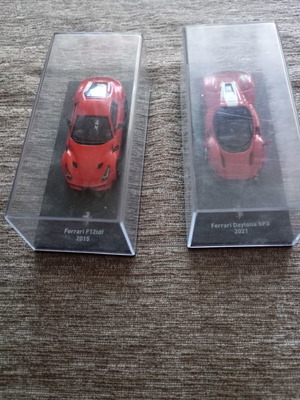 Ferrari collectible metal toy car set 1:43 F12tdf & Daytona SP3
