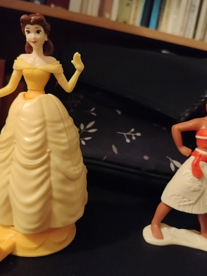 Kinder egg princess figures set of 2 like new