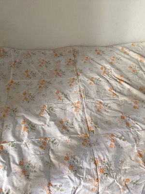 Bed sheets with floral pattern