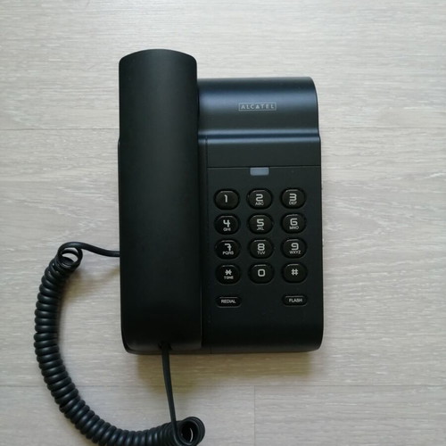 Alcatel office phone like new, black, corded