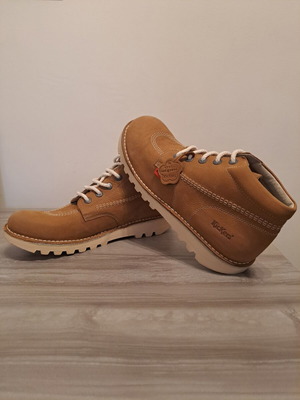 Μποτάκια αντρικά Kickers καινούργια μπεζ νούμερο 44