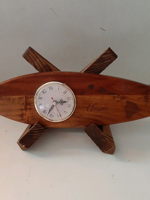 Vintage wooden Hawaii clock like new, analog tabletop with wooden base