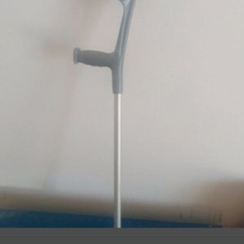 Crutch with arm ergonomic grip, like new