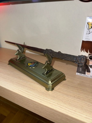 Harry Potter official wand with metal base and Howgarts logo new