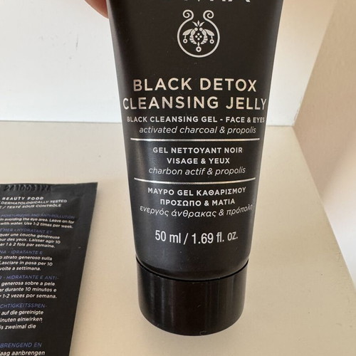 Face masks and cleansing gel with activated charcoal, new set of 4 masks and 1 gel