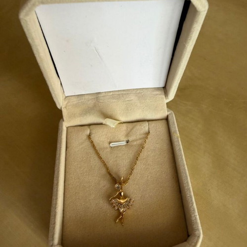 Women's or girls' necklace with gold plating and zircon
