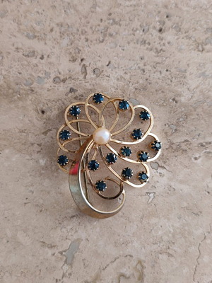 Vintage pin