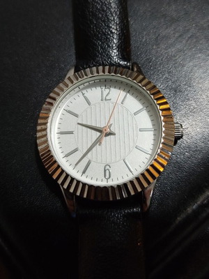 Women's watch used with working battery