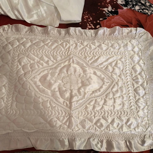 Quilt set with 2 pillowcases like new, unused