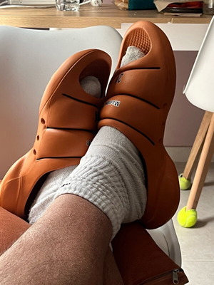 Basketball sandals size 43-44 like new, orange slip-ons
