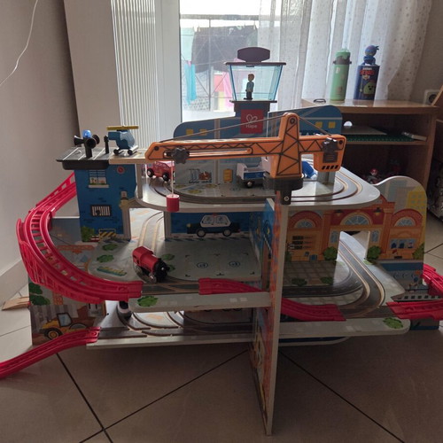 Hape Railway wooden Mega City set