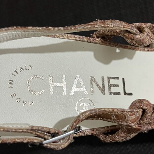 Chanel Raffia Patent Cap Toe CC Slingback Pumps size 38.5 like new