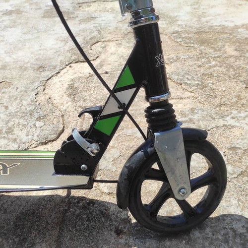 XSpot kids scooter used with handbrake for ages 7+