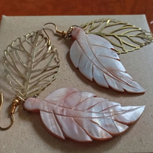 Handmade earrings pink and gold, new, dangling